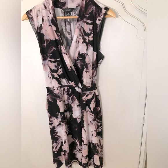 Simply Vera Vera Wang Dresses & Skirts - Simply Vera Wang Pink White Black Sleeveless Crepe Dress With Pockets Size M